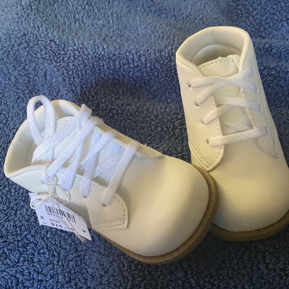 Odd things sale, baby shoes, doll shoes, material,tapestry’s,patterns. - Picture 2 of 15